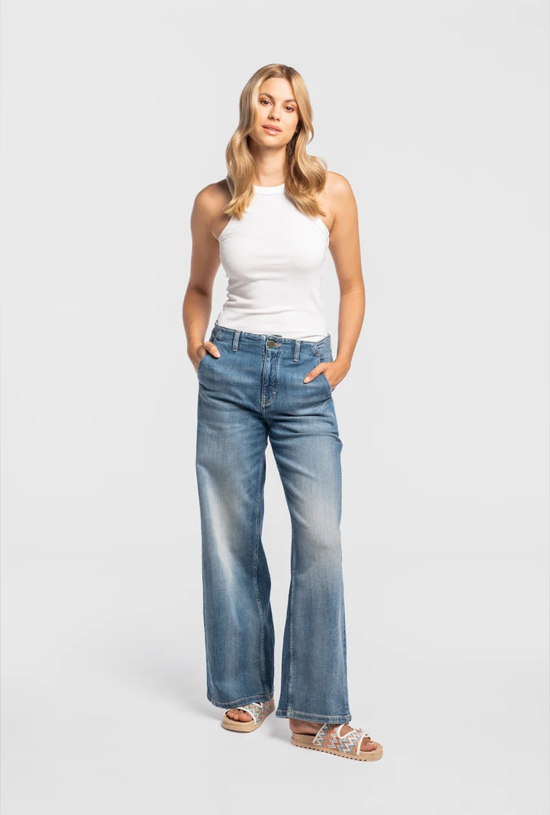 TWISTED WIDE LEG