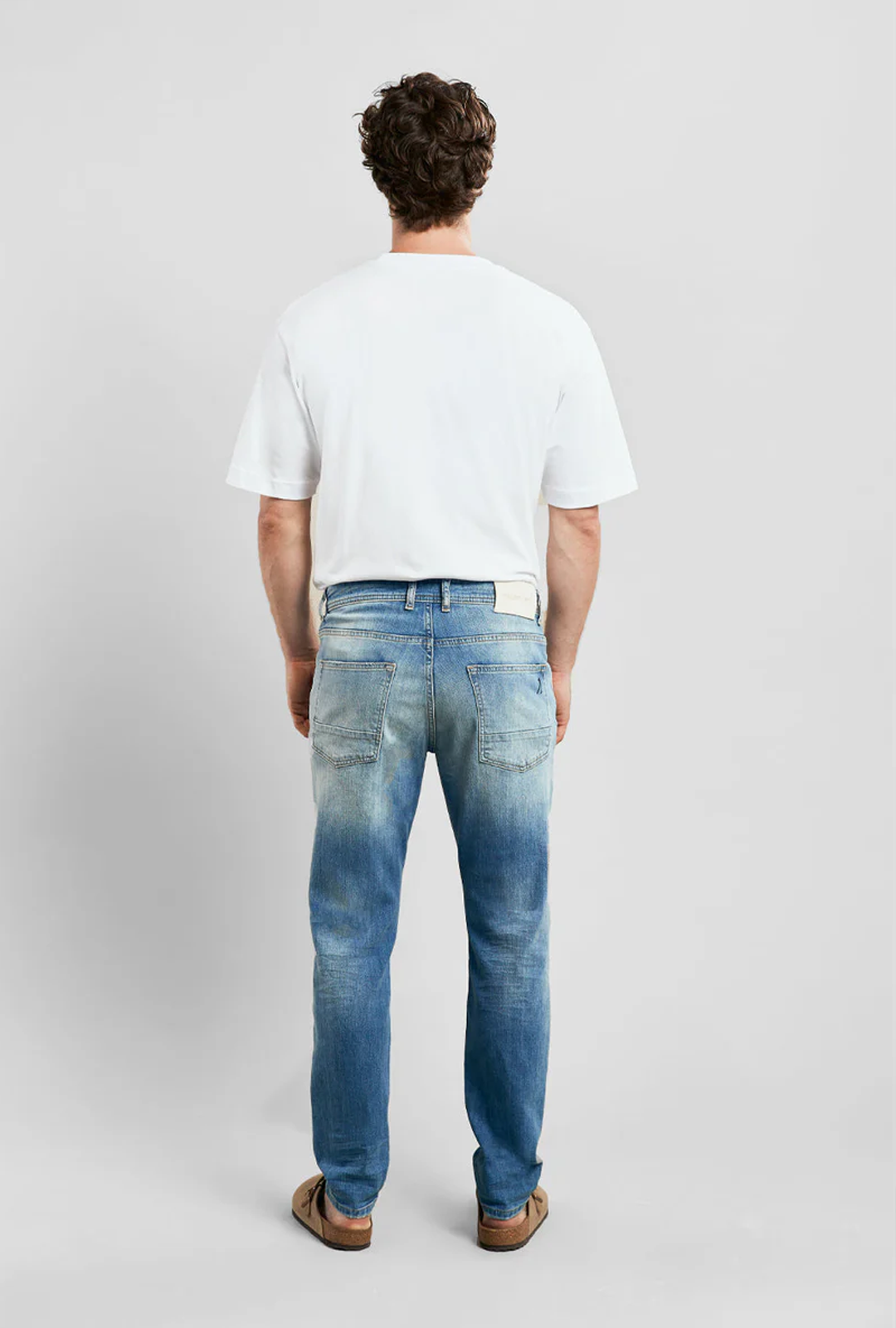 TAPERED FIT