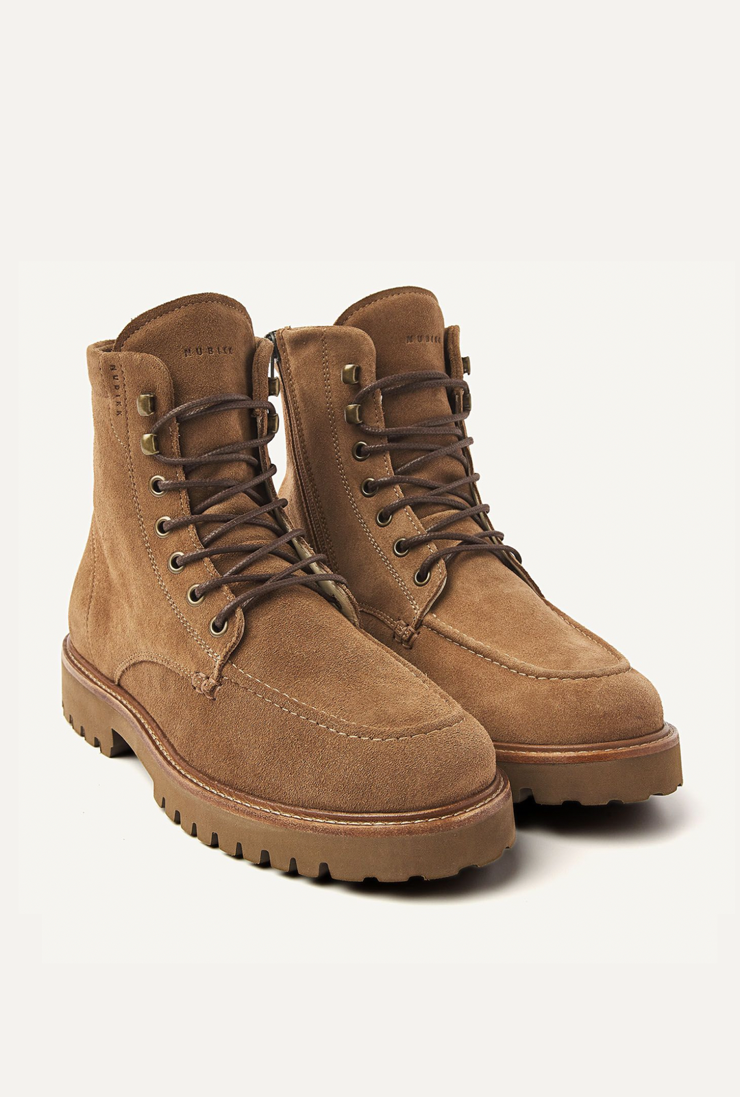 Schuhe I Ethan Harvey